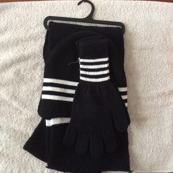NWOT hat, gloves and scarf set