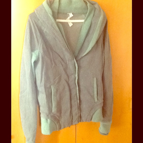 Lululemon light green button up. Size 6