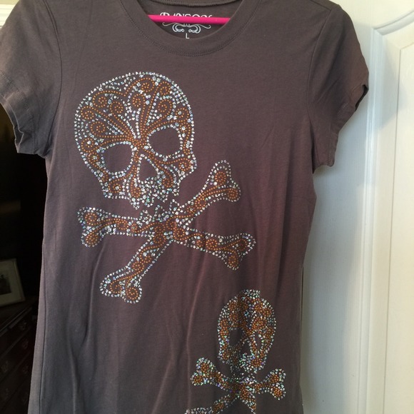 Skull embellished tee