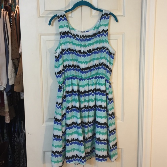 Spring /summer dress - Picture 3 of 3