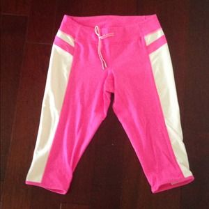 Lululemon pink cropped legging size 4 🌸