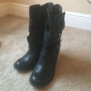 Nice black boots!!! New never wore...