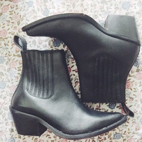 Ecote Chelsea Boots