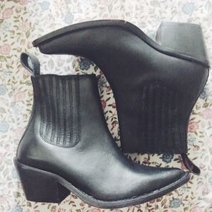 Ecote Chelsea Boots