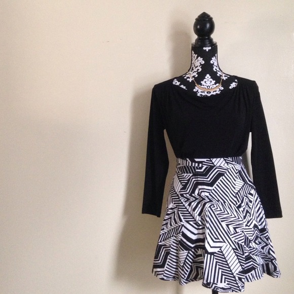 Patterned black and white skater skirt