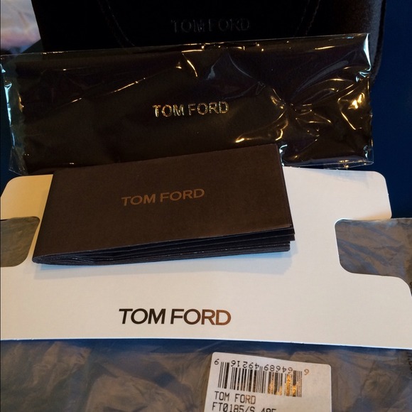 NWT guaranteed authentic Tom Ford sunglasses display picture 2