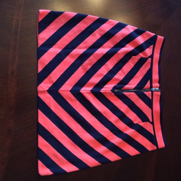 ❌SOLD!! NWT Gap Patterned Skirt XS - Picture 2 of 4