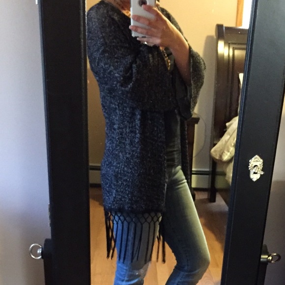 For Tisha 🍁Suzy fringe kimono - Picture 2 of 4