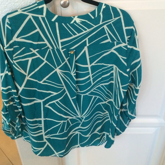 Top. - Picture 3 of 3