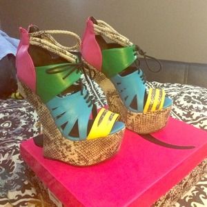 Kingston Multi-color invisible heel;