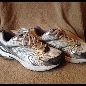 🎀💜Lavender and white shoes🎀💜