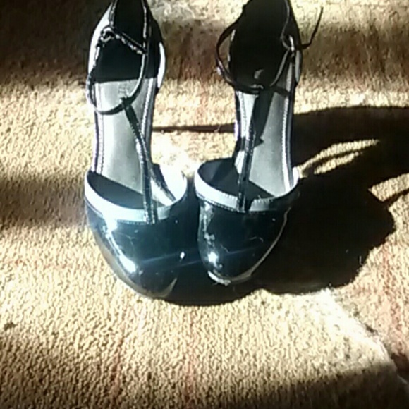 High Heels - Picture 2 of 4