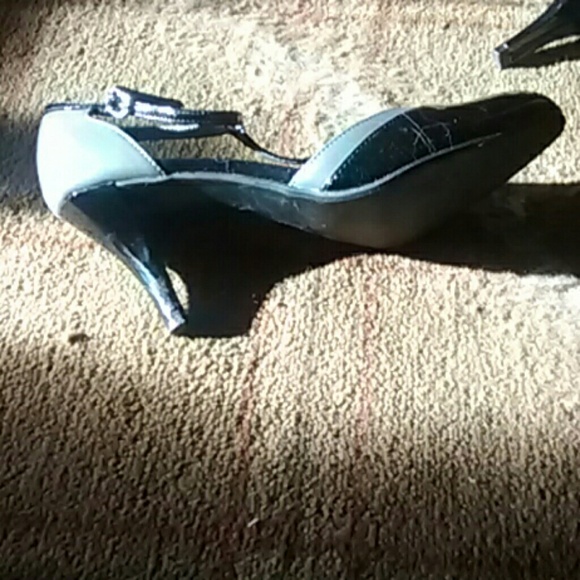 High Heels - Picture 3 of 4