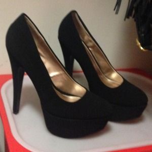 Black suede like pumps