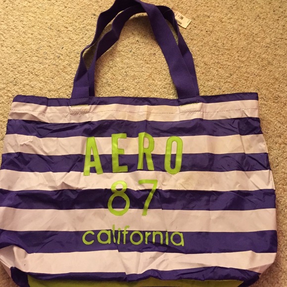 FREE W/ A 25$ PURCHASE, OR 10$ Aeropostale Tote!