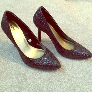 Black glitter pumps