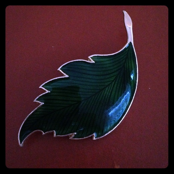 Antique green leaf pin