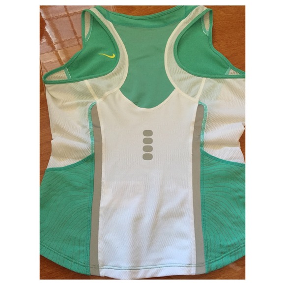 Top Nike - Picture 2 of 4