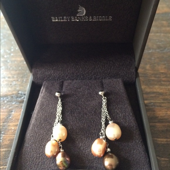 Bailey Banks & Biddle brown pearl earrings