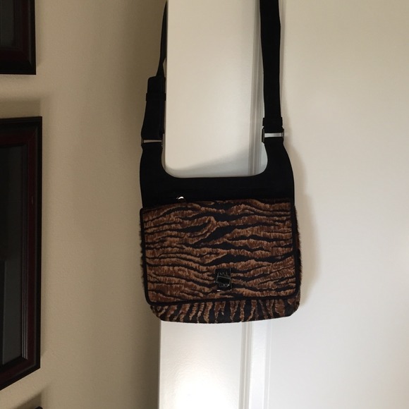 Brand new Stuart Weitzman Fur and leather purse