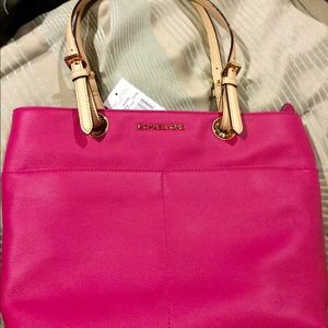 SOLD********Bnwt Michael kors tote