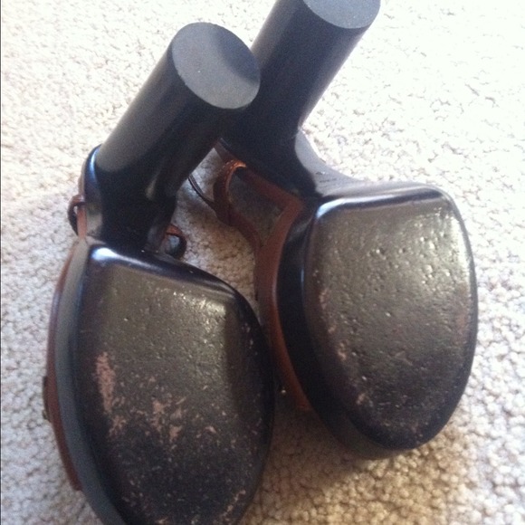 Burberry Heels - Picture 3 of 3