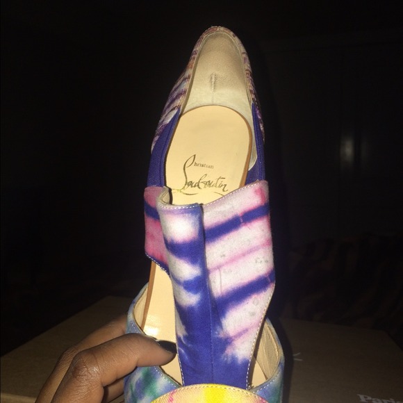 Christian Louboutin - Picture 4 of 4