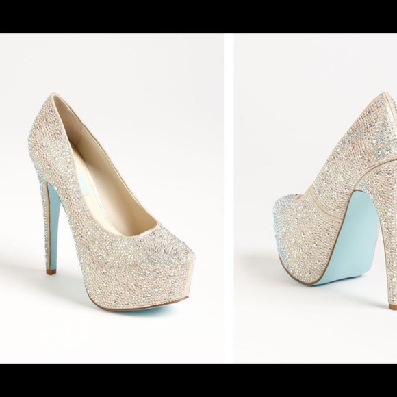 Blue by Betsy Johnson "Wish" pump. Size 8.5
