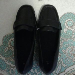 Girls black dress shoes.