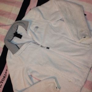 White fuzzy Osito North Face jacket💙