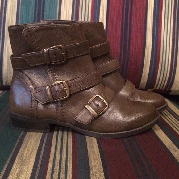 SOLD Barely worn ankle boots w/ buckles