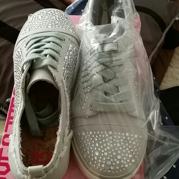 NIB GB GIRL'S GREY W/DIAMOND SPARKLES  SNEAKERS