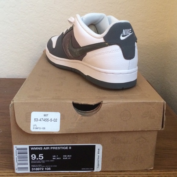 Bundle deal. Women's Air Prestige Nikes Shoes - Picture 3 of 4