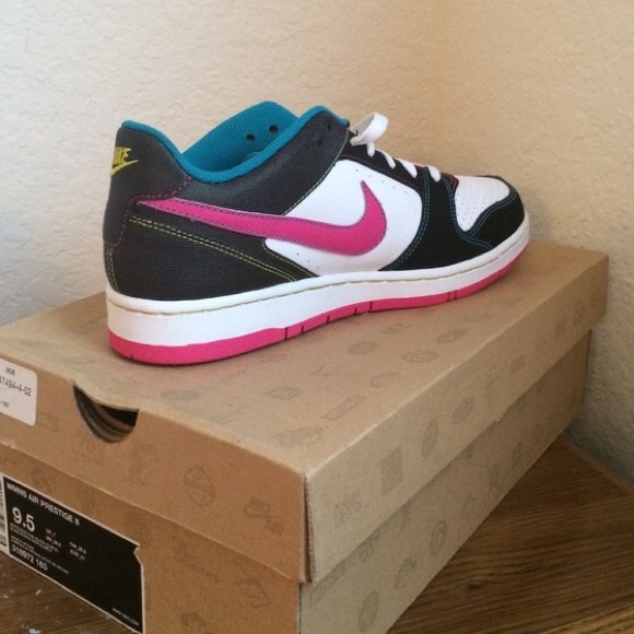 Bundle deal. Women's Air Prestige Nikes Shoes - Picture 4 of 4