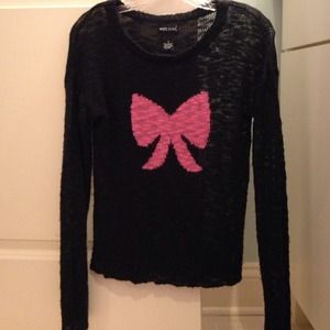 Black and pink pow long sleeve top!