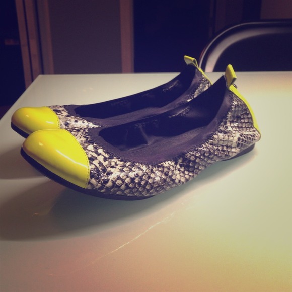 Simply Vera Flats