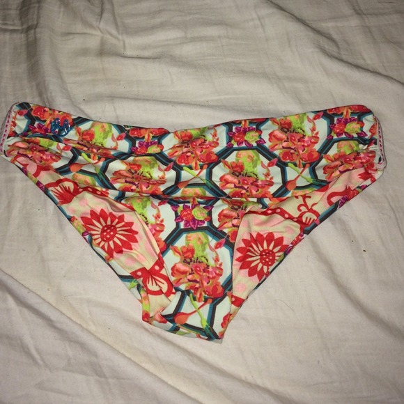 Maaji reversable bottoms size small new