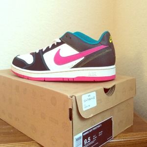 Women's Air Prestige Nikes