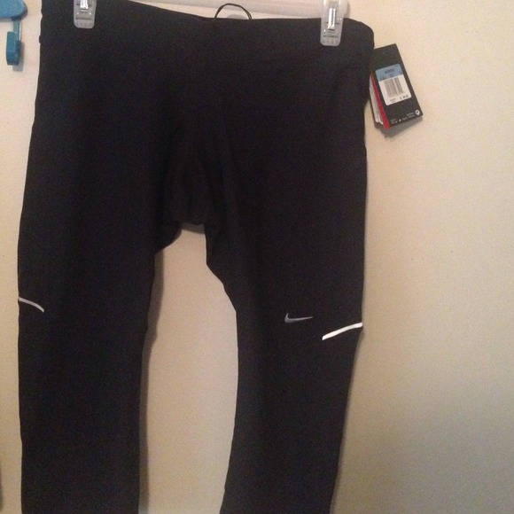 Black crop Nike workout leggings!