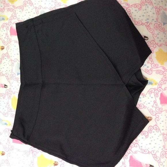 Asymmetrical skort