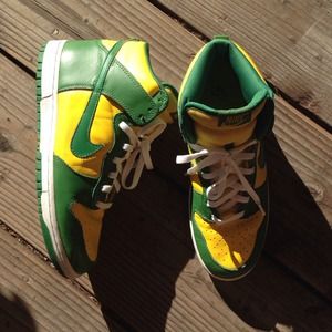 Mens Nike dunk hi Brazil.
