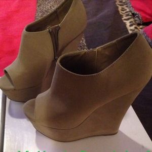 Steve Madden size 7 wedges NIB