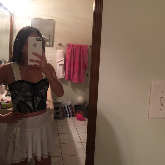 NWT Black and white crop top XS - Picture 3 of 4