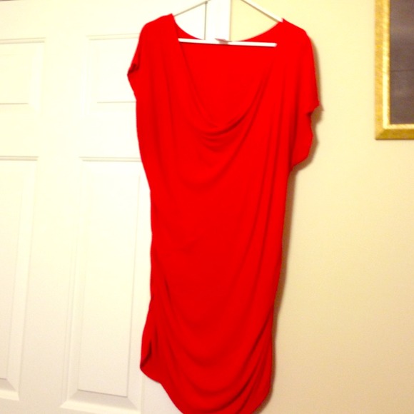 MOTHERHOOD MATERNITY! Pretty red top, long/cinched