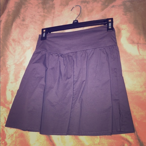 Gray skirt w/ pockets