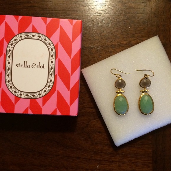 SOLD in bundle! Stella & Dot Amelia Earrings - Picture 2 of 3