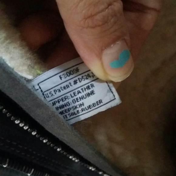 UGG Knightsbridge. Great condition, comes with box - Picture 3 of 4