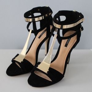 Forever 21 Black Metal T-Strap Velvet Sandals