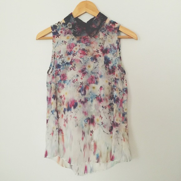 Tops - 🚫🚫SOLD🚫🚫Floral watercolor blouse