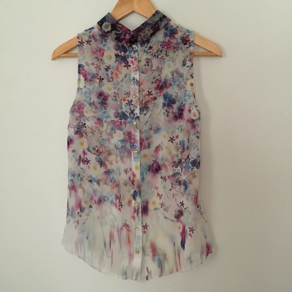🚫🚫SOLD🚫🚫Floral watercolor blouse - Picture 3 of 4